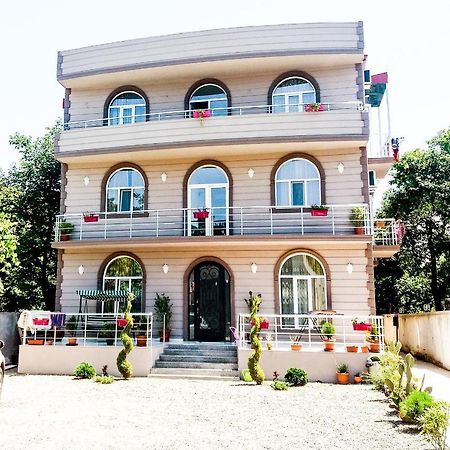 Nica Hotel Koboeleti Buitenkant foto