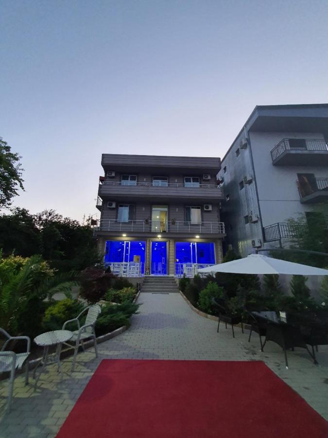 Nica Hotel Koboeleti Buitenkant foto