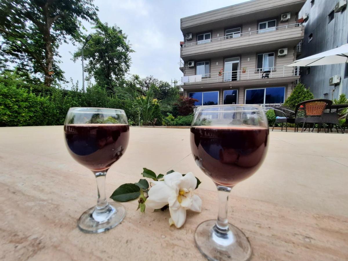 Nica Hotel Koboeleti Buitenkant foto