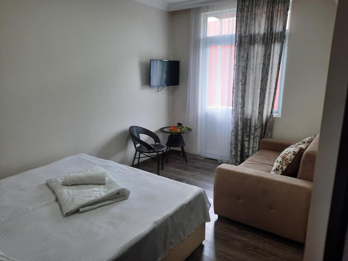 Nica Hotel Koboeleti Buitenkant foto