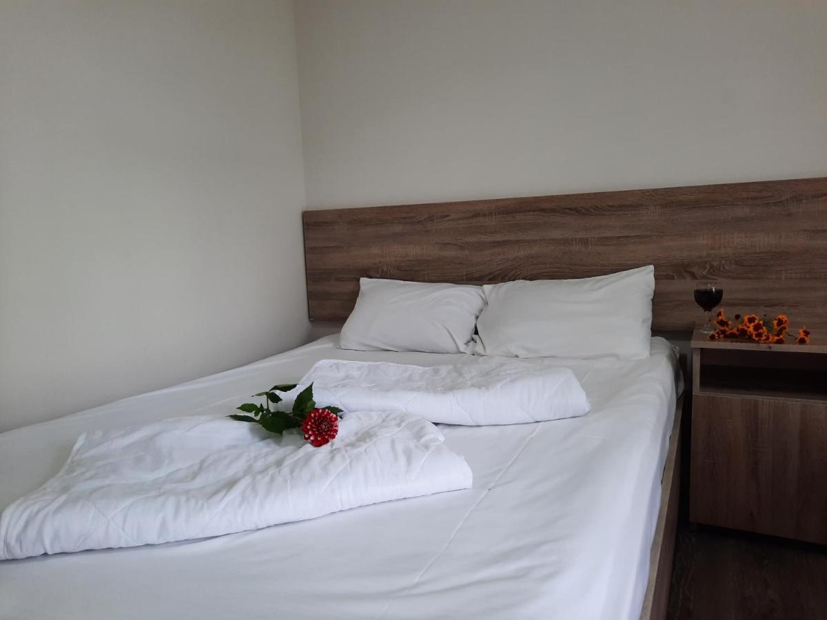 Nica Hotel Koboeleti Buitenkant foto