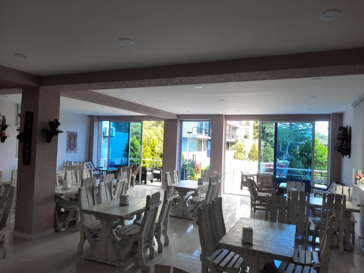 Nica Hotel Koboeleti Buitenkant foto