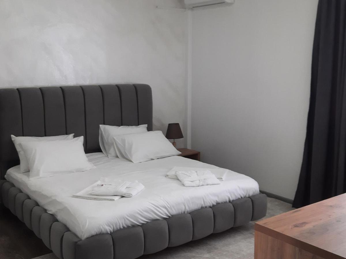Nica Hotel Koboeleti Buitenkant foto