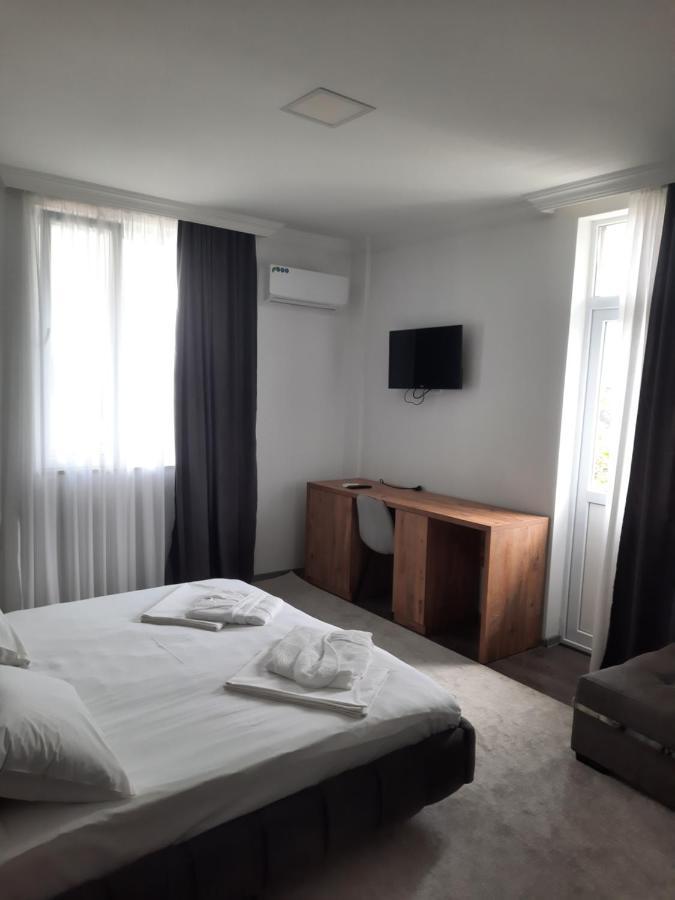 Nica Hotel Koboeleti Buitenkant foto