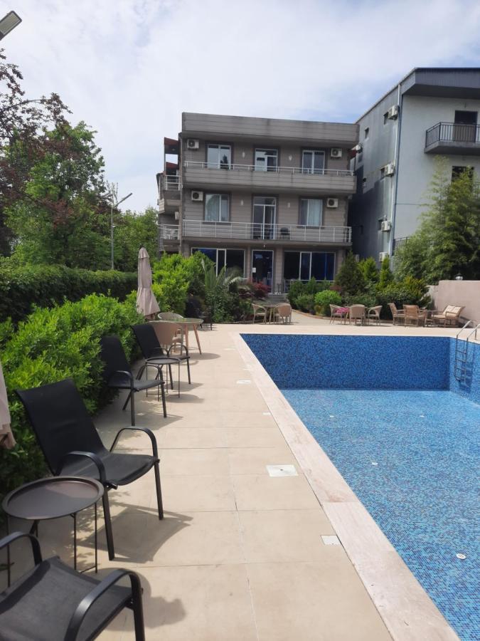 Nica Hotel Koboeleti Buitenkant foto