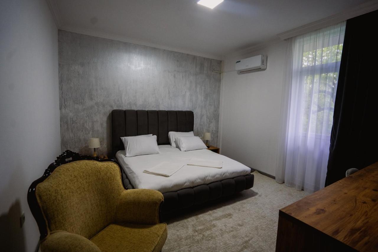 Nica Hotel Koboeleti Buitenkant foto