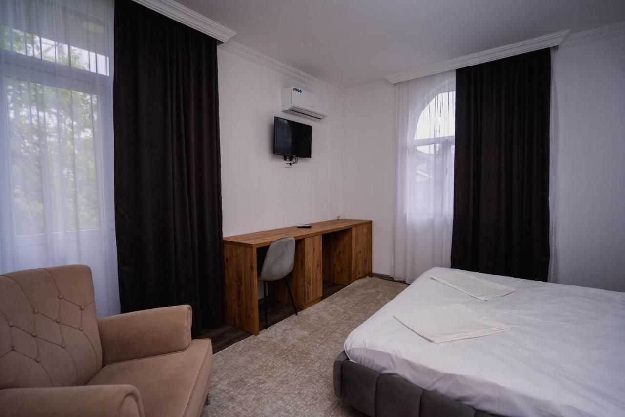 Nica Hotel Koboeleti Buitenkant foto