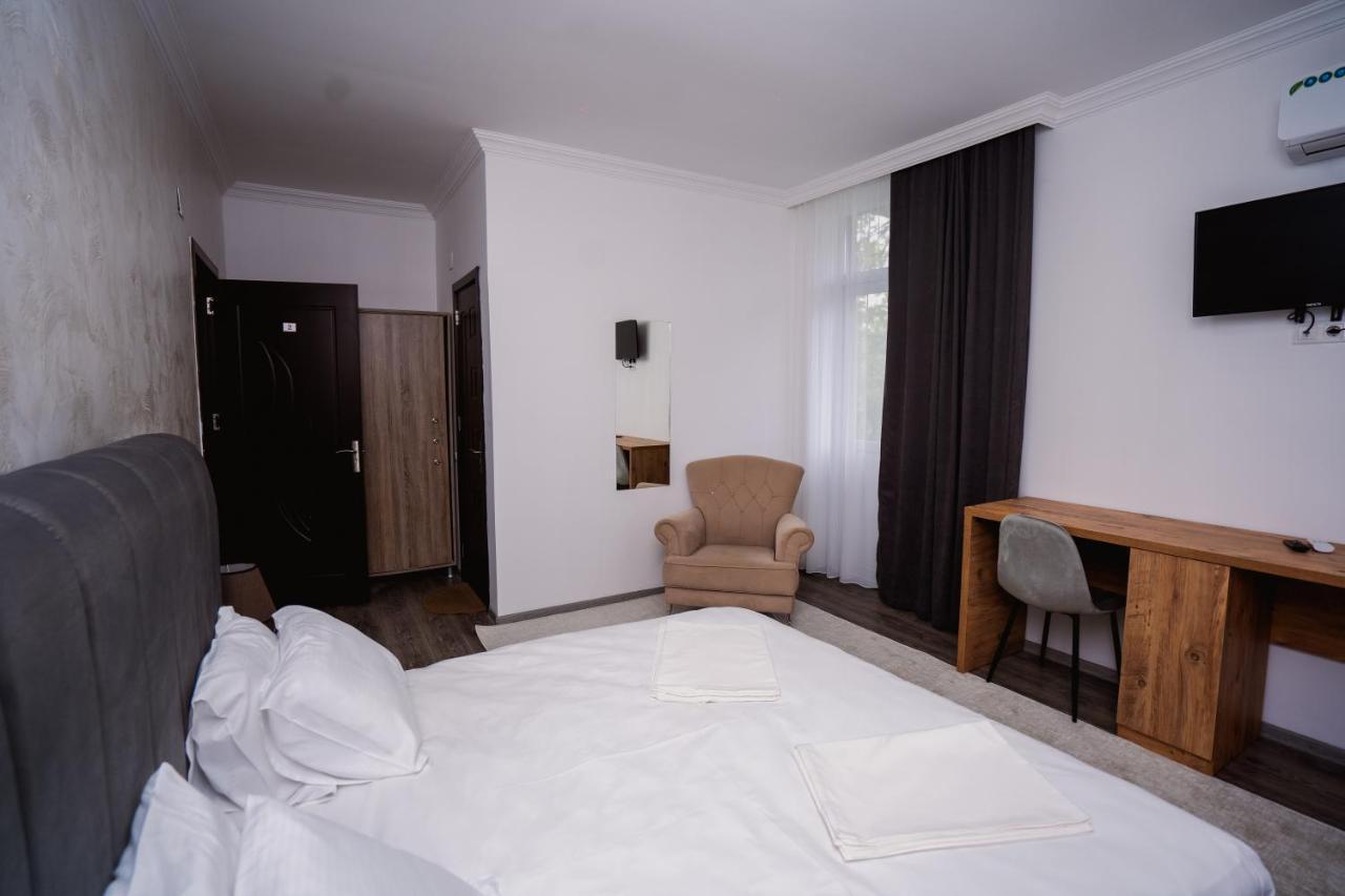 Nica Hotel Koboeleti Buitenkant foto