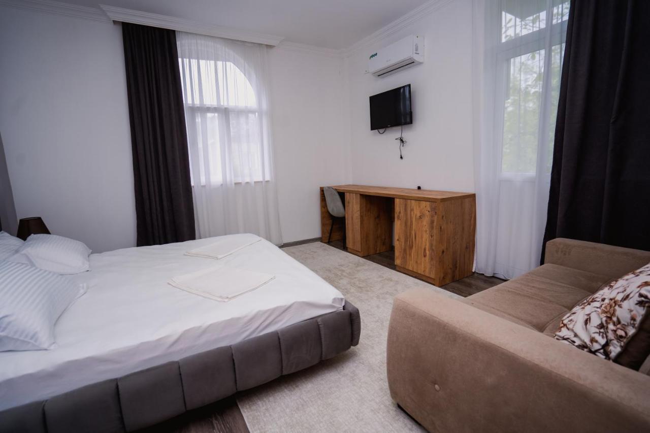 Nica Hotel Koboeleti Buitenkant foto