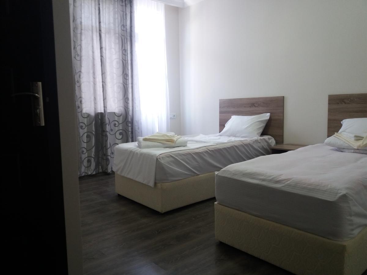 Nica Hotel Koboeleti Buitenkant foto