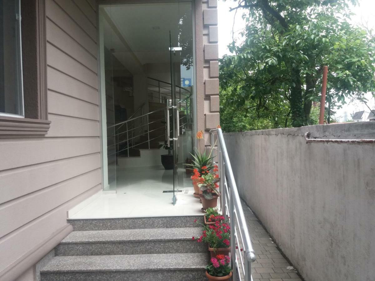 Nica Hotel Koboeleti Buitenkant foto